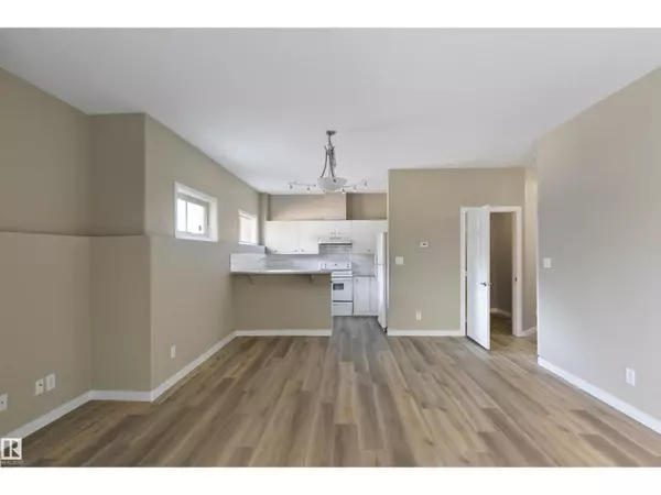 #104 10905 109 ST NW, Edmonton, AB T5H3C2