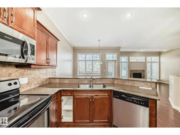 Edmonton, AB T6W1X1,#13 12610 15 AV SW