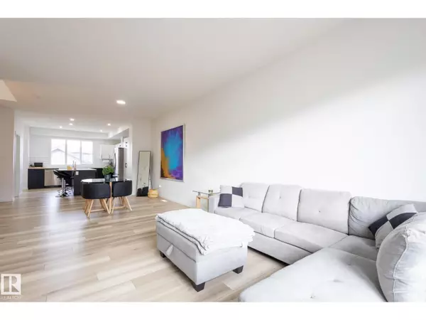 Edmonton, AB T6W5G4,5016 KINNEY LI SW