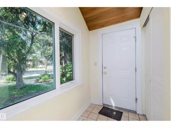 Edmonton, AB T6G0Z1,10942 88 AV NW