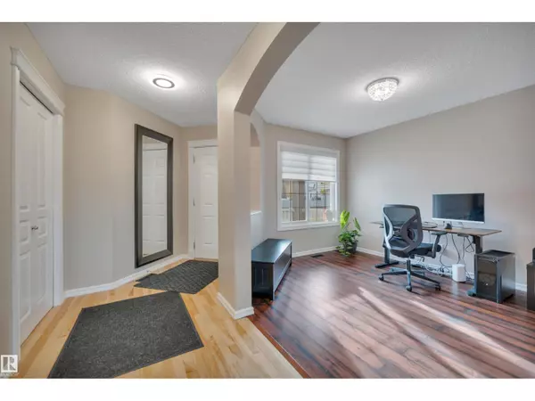 Edmonton, AB T5Z0A4,17632 87 ST NW