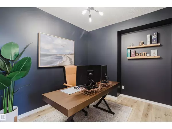 Edmonton, AB T6X2M8,2342 CHOKECHERRY CL SW