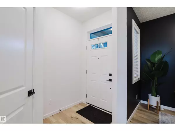 Edmonton, AB T6X2M8,2342 CHOKECHERRY CL SW