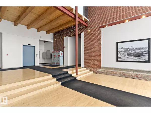 Edmonton, AB T5J1K3,#213 10309 107 ST NW