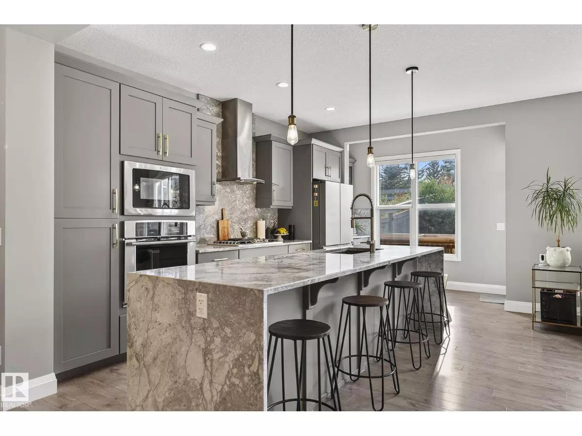 Edmonton, AB T6W3J2,1737 DUMONT CRESCENT SW