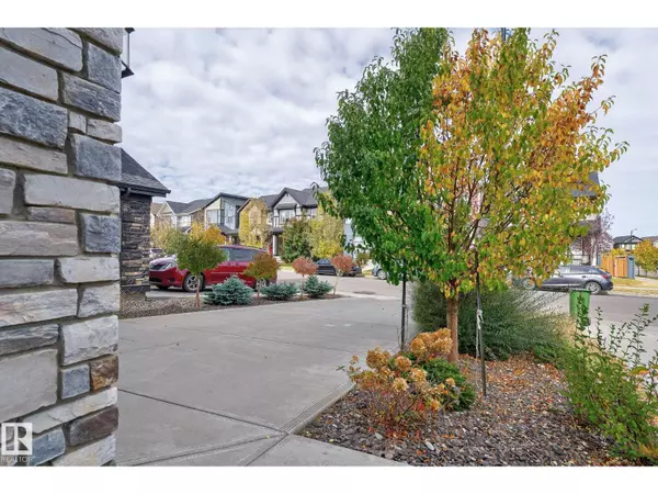 Edmonton, AB T6W3J2,1737 DUMONT CRESCENT SW