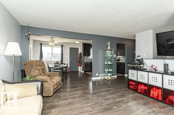 Edmonton, AB T6L5K2,2827 35 ST NW