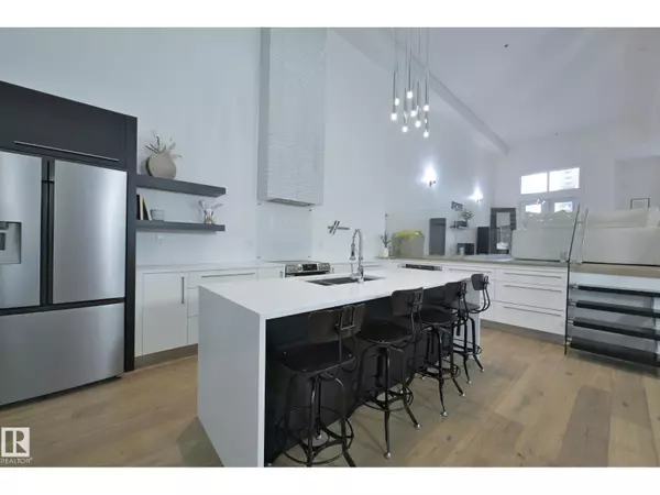 Edmonton, AB T5J0X7,#403 10154 103 ST NW