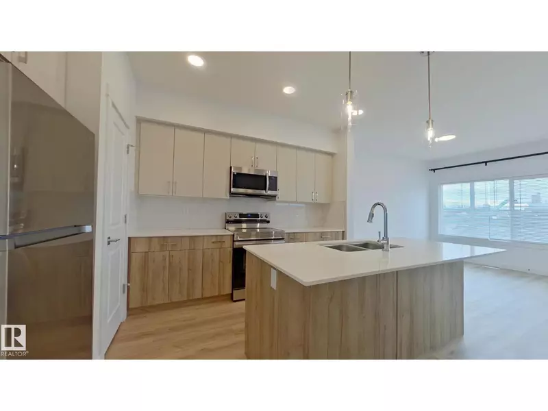 #Main 1039 Aster BV NW, Edmonton, AB T6T1J1