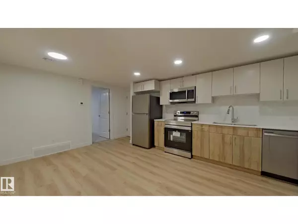#Bsmt 1039 Aster BV NW, Edmonton, AB T6T1J1