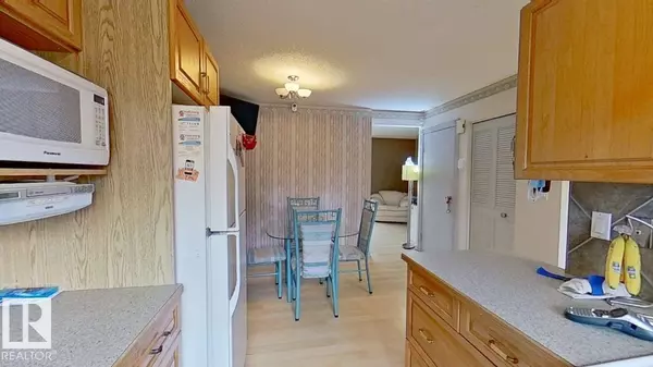 Edmonton, AB T5X4X2,9925 171 AV NW