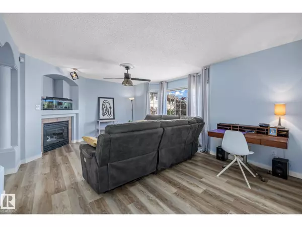 Edmonton, AB T6R2R2,#23 1237 CARTER CREST RD NW