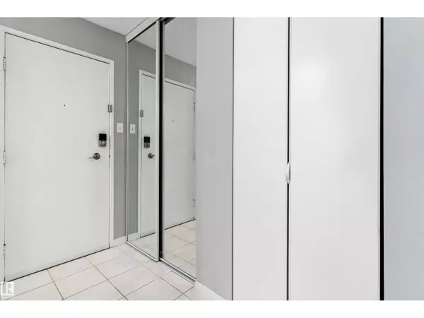 Edmonton, AB T5K1B5,#1207 9725 106 ST NW