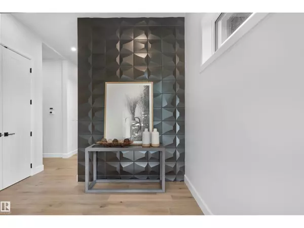 Edmonton, AB T6H2X9,6003 107 ST NW