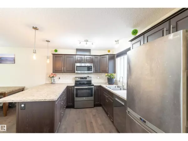 Edmonton, AB T6W2H9,3019 ARTHURS CR SW