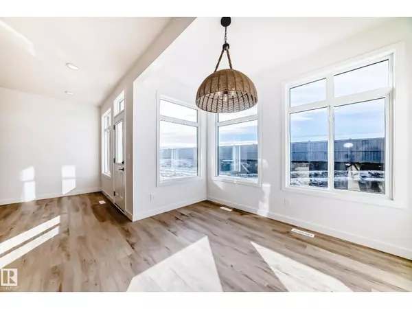 Edmonton, AB T6W5S2,8211 KIRIAK LO SW