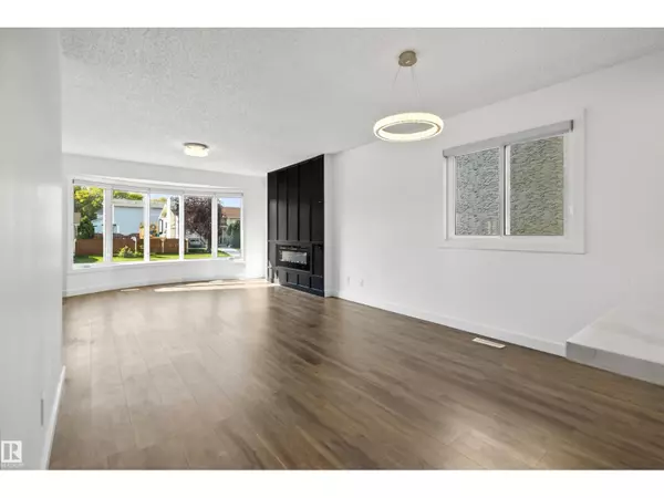 Edmonton, AB T6L4P9,4516 27 AV NW