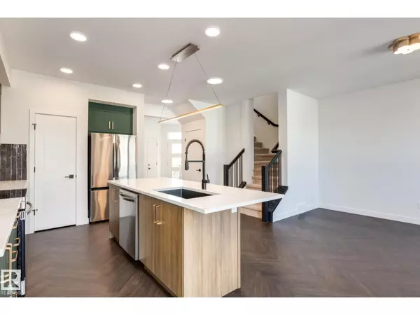 Edmonton, AB T5S0W3,2128 CROSSBILL LN NW