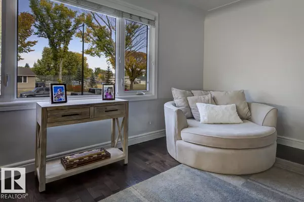 Edmonton, AB T5L2W1,13619 122 AV NW