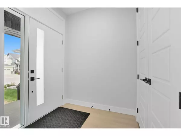 Edmonton, AB T7T5E9,8105 GOURLAY PL NW