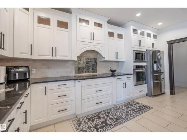 Edmonton, AB T6W0Y2,#20 10550 ELLERSLIE RD SW