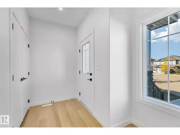 Morinville, AB T8R2P1,10617 99 ST