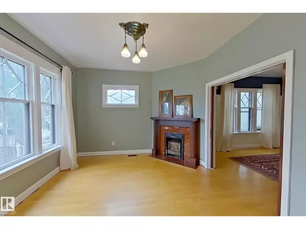 Edmonton, AB T5G1S7,11148 96 ST NW NW