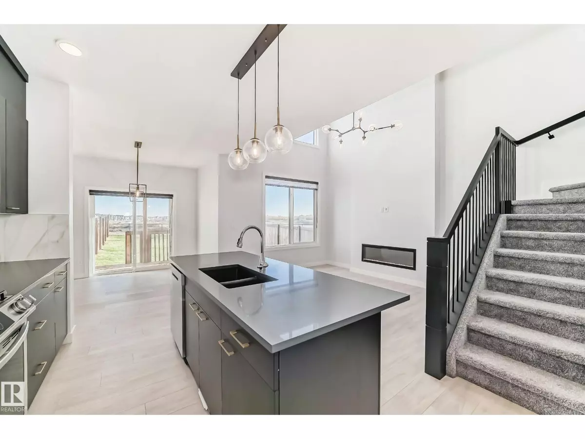 Edmonton, AB T6X2Z4,9411 PEAR CR SW