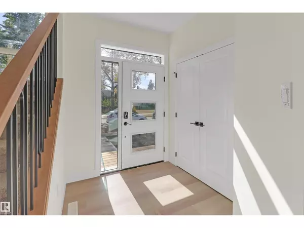 Edmonton, AB T6C1R1,7936 91 AV NW