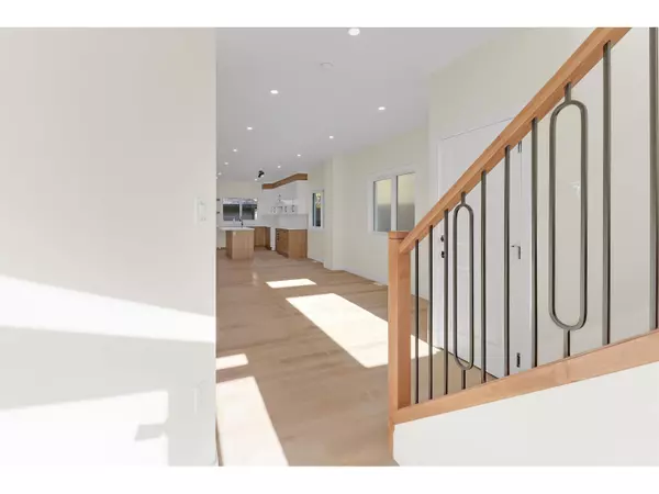 Edmonton, AB T6C1R1,7936 91 AV NW