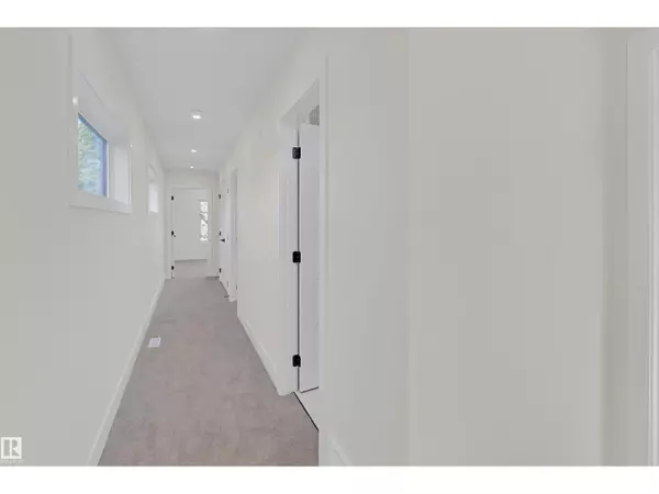 Edmonton, AB T6C1R1,7936 91 AV NW