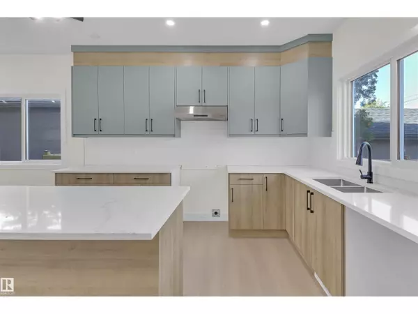 Edmonton, AB T6C1R1,7938 91 AV NW