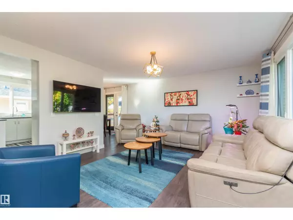 Edmonton, AB T6J0P9,11227 40 AV NW