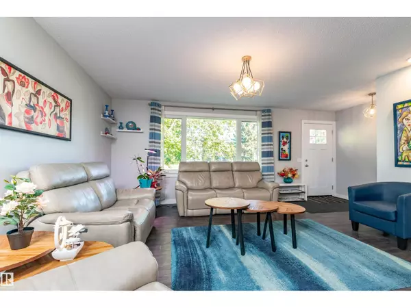 Edmonton, AB T6J0P9,11227 40 AV NW