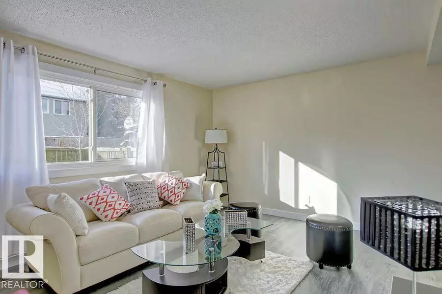 692 ABBOTTSFIELD RD NW, Edmonton, AB T5W4R4