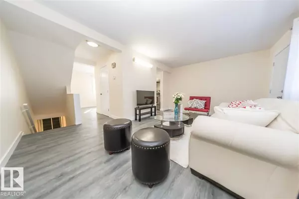 Edmonton, AB T5W4R4,692 ABBOTTSFIELD RD NW