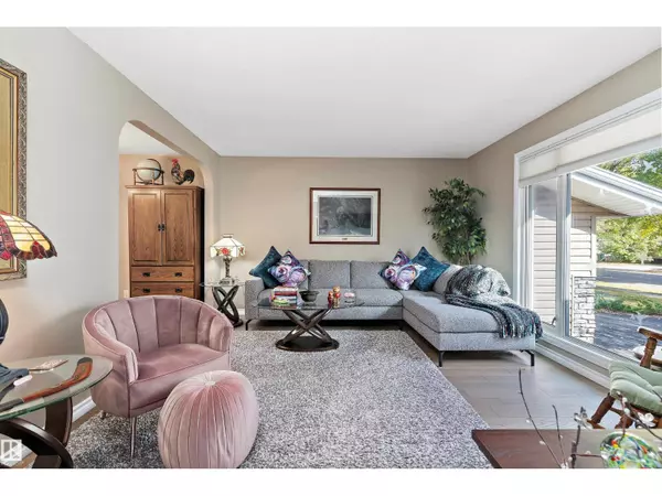 St. Albert, AB T8N1V8,8 FARMSTEAD AV