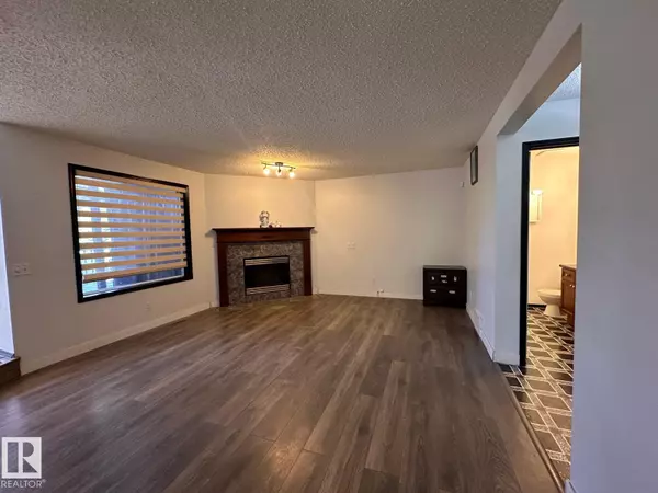 Edmonton, AB T6M2L2,5304 190 ST NW