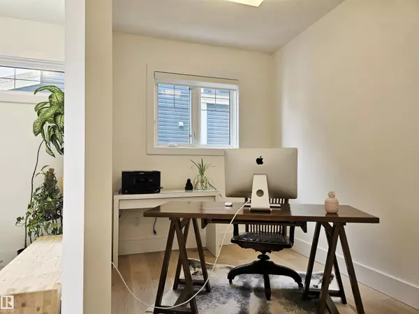 Edmonton, AB T5S0M4,1265 Peregrine Terrace NW