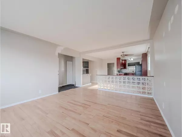 Edmonton, AB T5R2E5,8111 159 ST NW