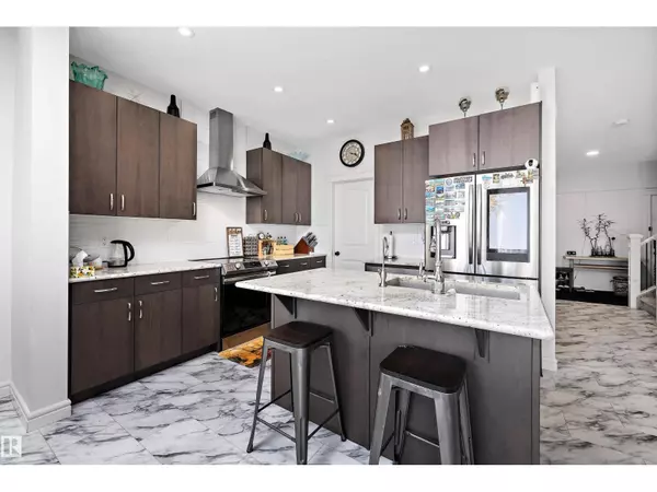 Edmonton, AB T5T7L7,9938 222A ST NW