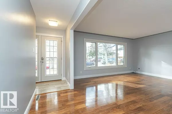 Edmonton, AB T6H1S7,10432 64 AV NW