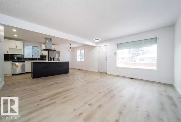 Edmonton, AB T5B2V7,11523 82 ST NW