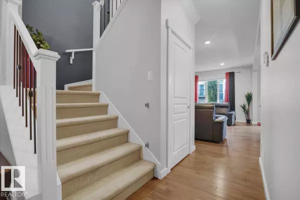 Edmonton, AB T6W2H2,1035 158 ST SW