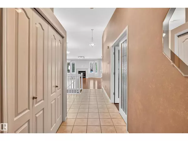 Edmonton, AB T6M2V1,#4 9 DECHENE RD NW NW