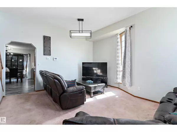 Edmonton, AB T5Y2R9,15903 62 ST NW