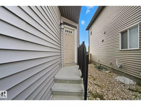 Edmonton, AB T6T2C5,3217 11 AV NW