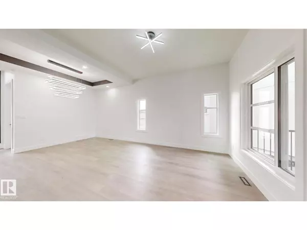 Edmonton, AB T6T2N2,1707 18 ST NW