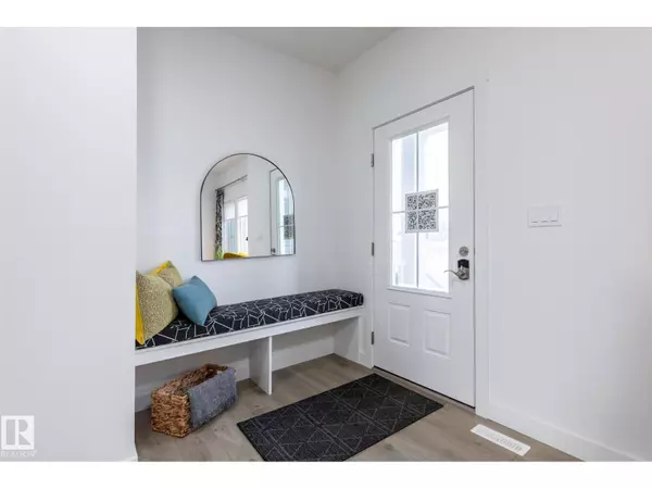 Edmonton, AB T6W5P2,1288 KESWICK DR SW