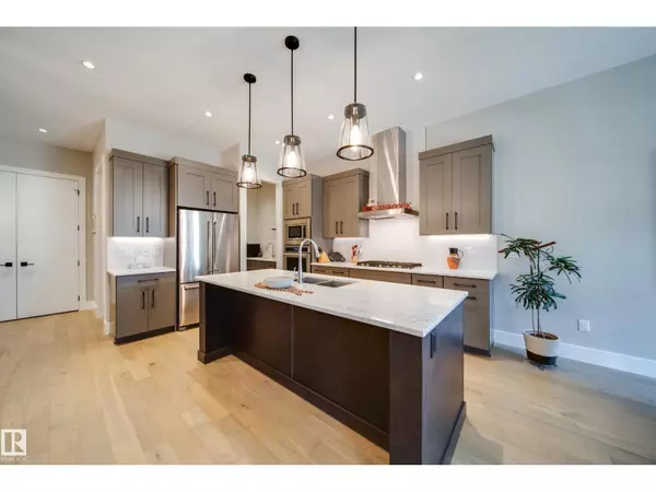 Edmonton, AB T6W4B7,4605 KNIGHT PT SW